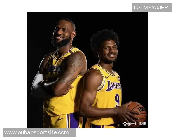 詹姆斯夫妇亲临现场支持洛杉矶道奇队精彩比赛未赴客场 詹姆斯夫妇亲临现场支持洛杉矶道奇队精彩比赛未赴客场