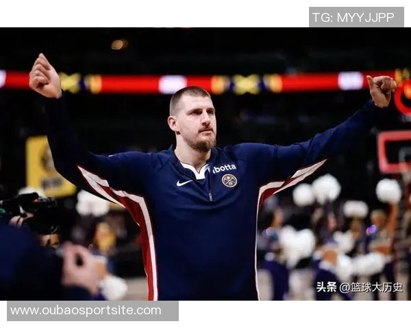 约基奇展现超凡视野与精准手法布劳恩底角三分轻松命中 约基奇展现超凡视野与精准手法布劳恩底角三分轻松命中